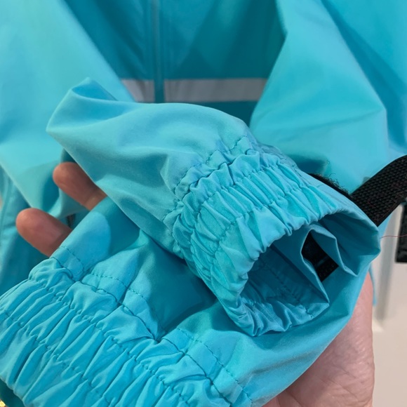 Running Room water repellent running jacket with reflective tape - Picture 5 of 15